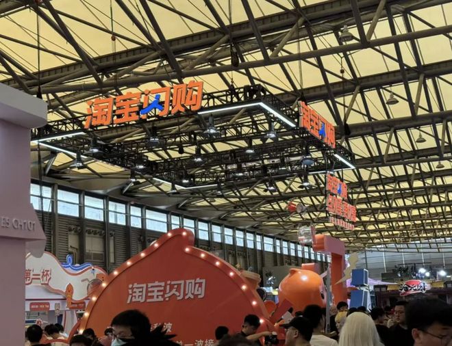 B面ChinaJoy:淘宝闪购忙拉新,比亚迪小米秀肌肉,19万的机器人踢足球