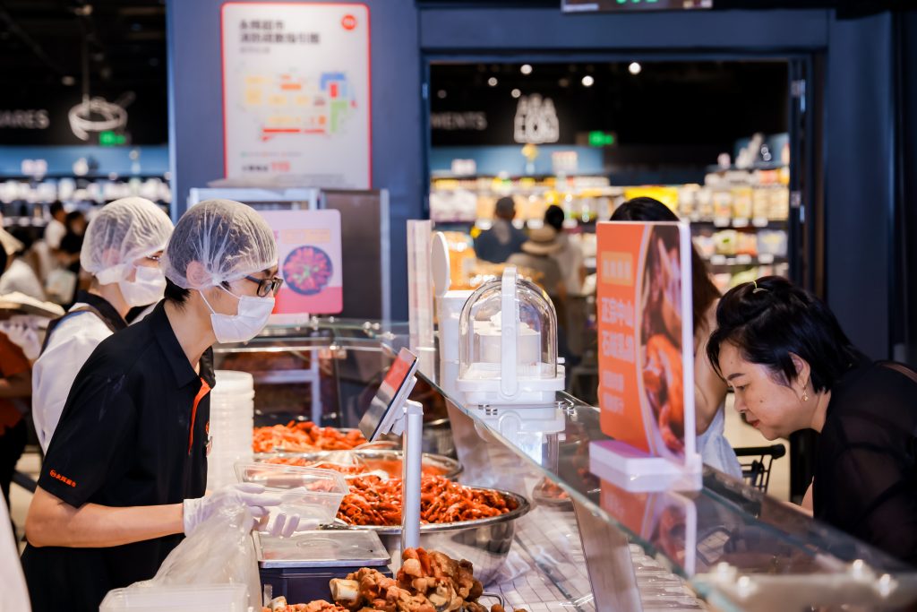 2025永辉超市新疆水果节启动,产地直采推动“新疆鲜果进万家”