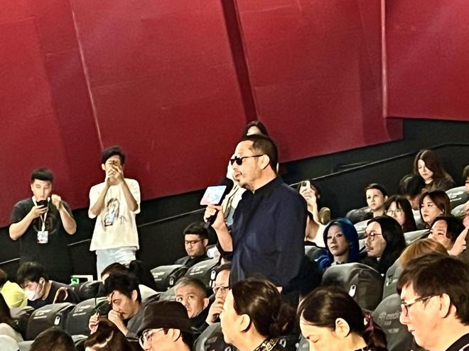 《脱缰者也》:黑色+荒诞,“时代里摇曳的人性”