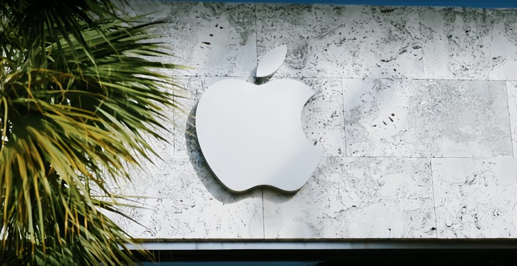 苹果被曝首款折叠iPhone出货量或达千万台，2028年将发布折叠iPad