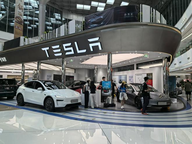 一线|特斯拉打响大六座纯电SUV“反击战” 销售人员：Model Y L日均订单近万辆