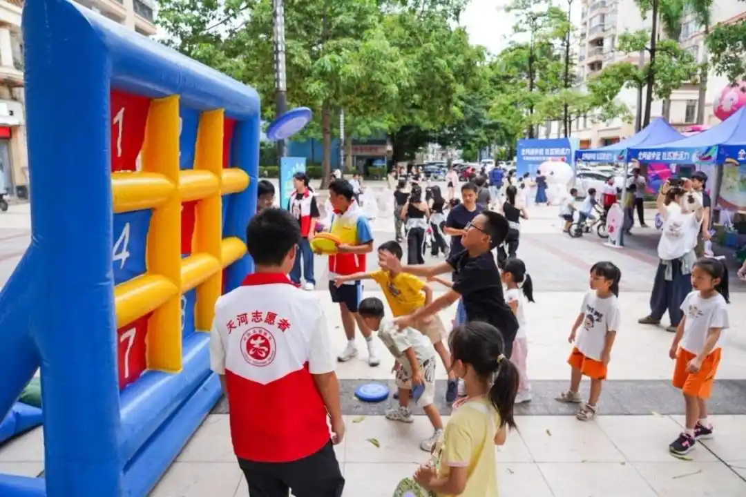 广州“绿色全运·分类同行”绿色市集进社区，引领垃圾分类新风尚