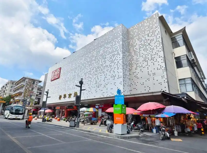 全运年 看广州丨老旧小区72变：青砖墙、红砖楼里迎来新业态，百年新华焕新颜