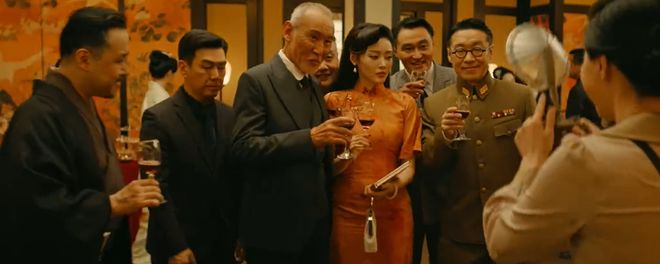 谍战融合喜剧,张一山分饰两角,《守护者们》开辟谍战剧新赛道