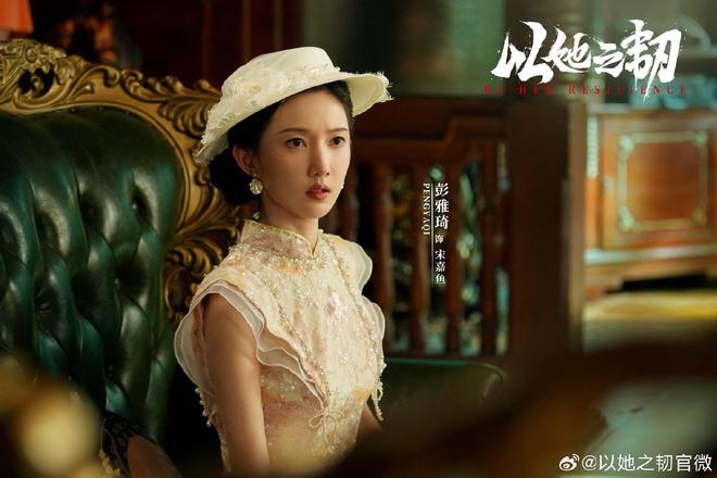 又被短剧给惊艳到,双女主从互撕到联手复仇,不靠性别对立吸眼球