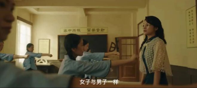 又被短剧给惊艳到,双女主从互撕到联手复仇,不靠性别对立吸眼球