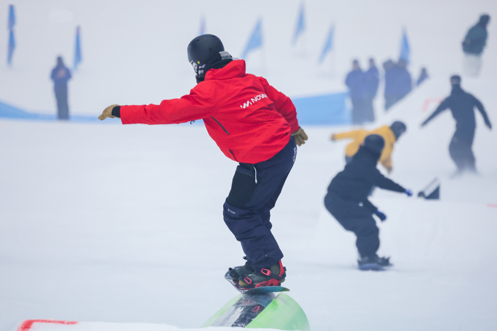 全球最大的室内滑雪中心华发冰雪热雪奇迹9月29日开门迎客
