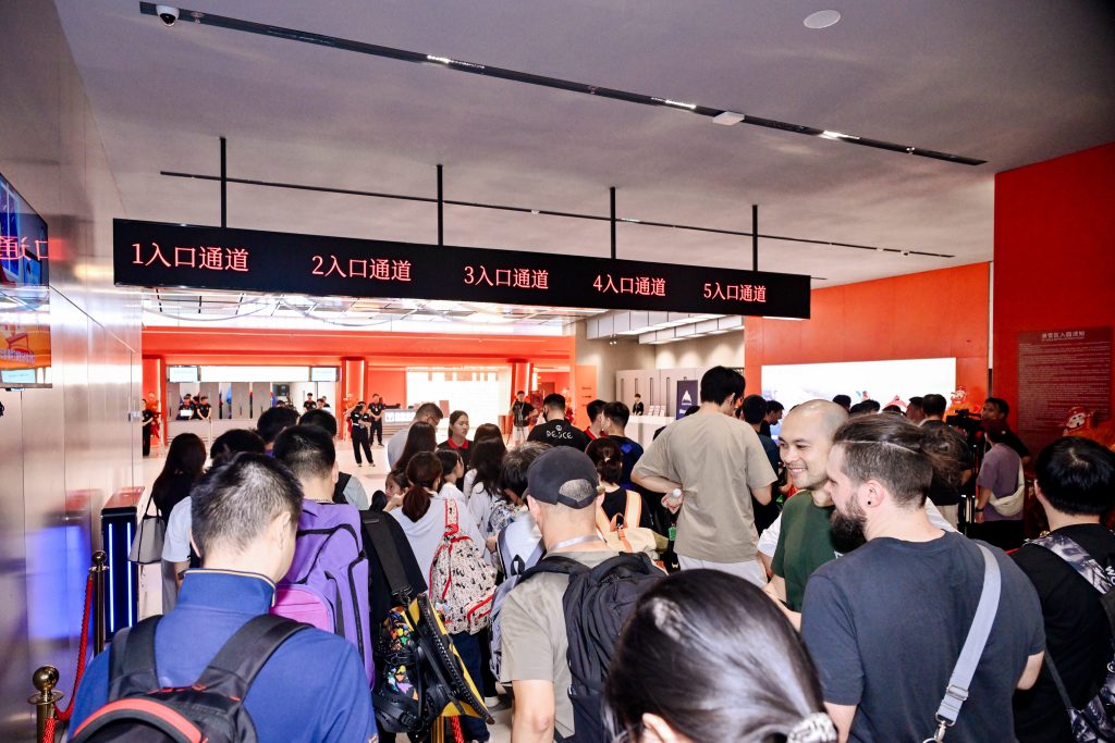全球最大的室内滑雪中心华发冰雪热雪奇迹9月29日开门迎客