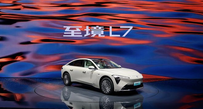 别克至境L7上市，首搭Momenta端到端R6大模型