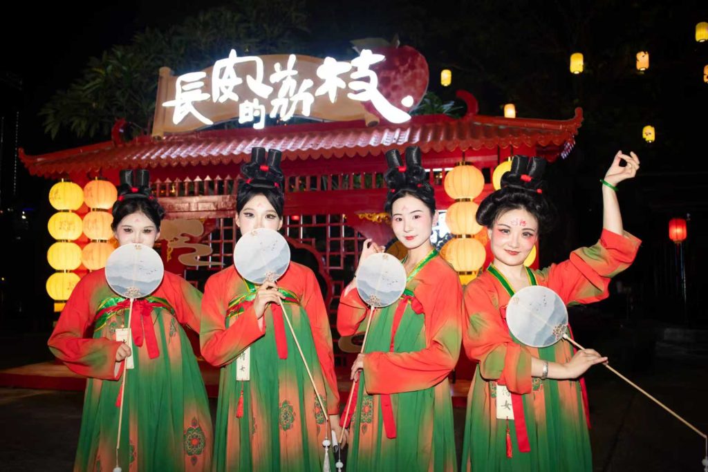56民族同心贺华诞!深圳锦绣中华举办国庆升旗仪式