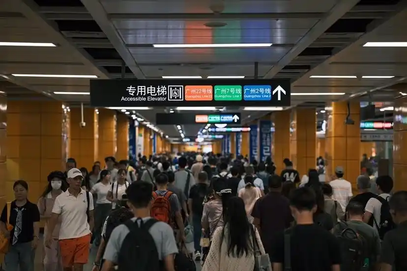 长假广州地铁日均客运量808.6万人次，广东城际17.4万人次