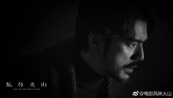 怎么回事,大美女张天爱变成女贼头子了?