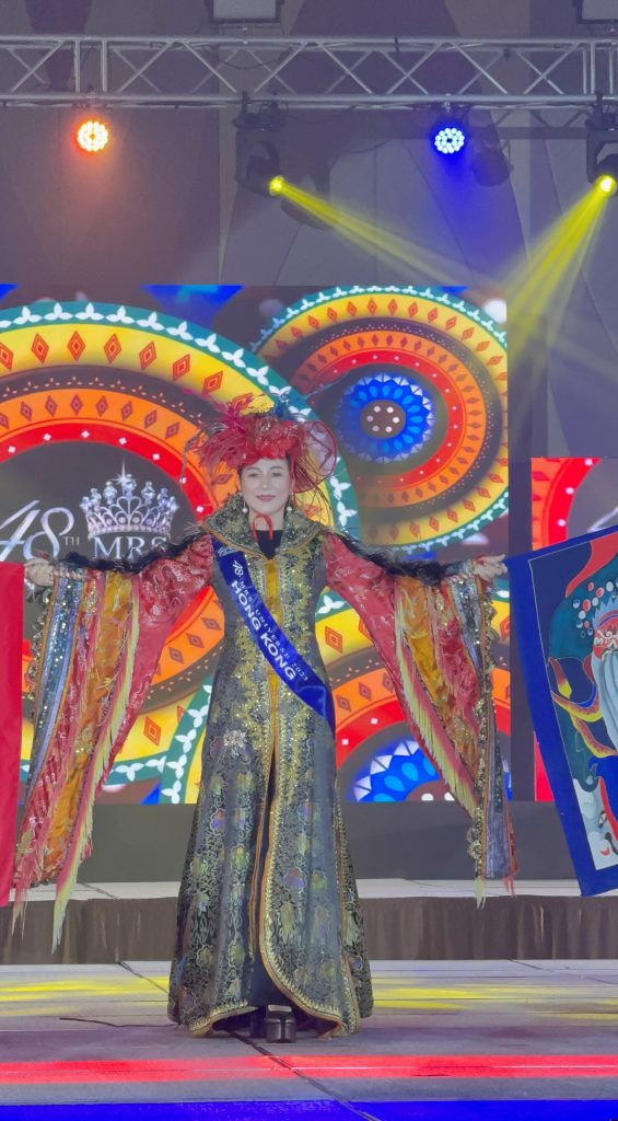 寻艳红女士荣获环球太太亚洲冠军:半生公益路,璀璨选美台
