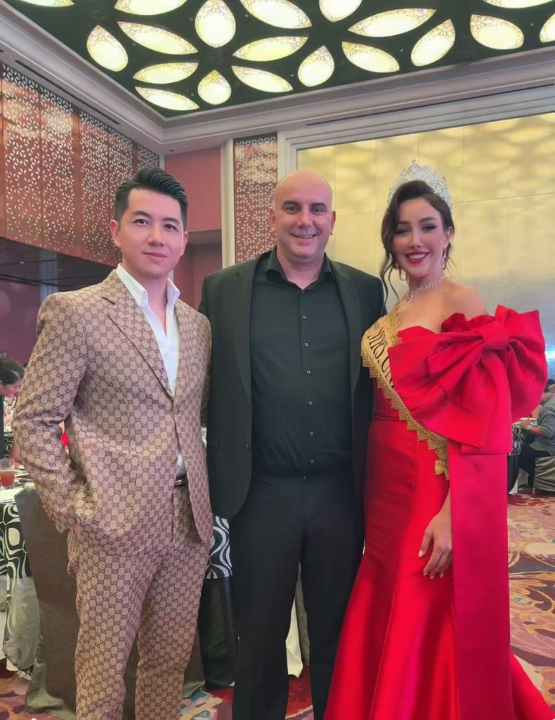 聚光圈文化传播董事长亲率香港选手夺环球太太亚洲冠军,呼吁更多已婚女性绽放光彩