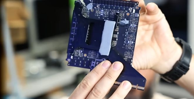 维修专家怒批RTX 5090公版显卡设计：接口脆弱几乎无法修复