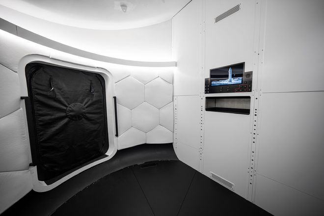 马斯克”怒喷”后，SpaceX官方详述：星舰将如何把人类永久送回月球