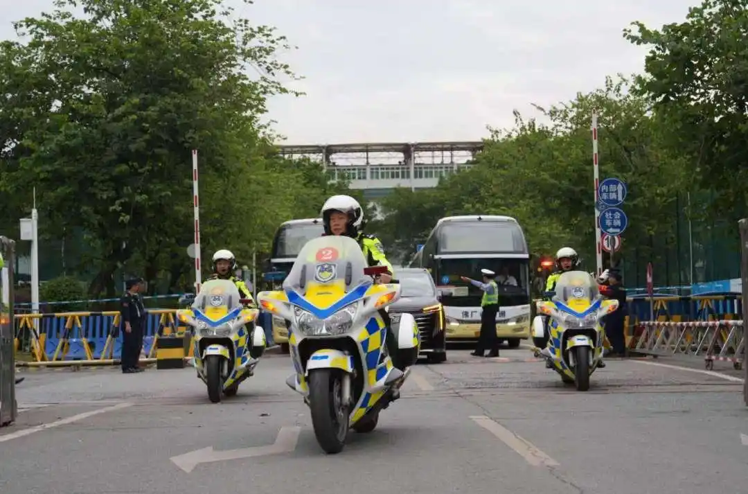 广州交警：开幕式当天保障2.2万人安全准时到达