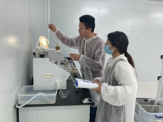 “绝育蚊子工厂”技术总监张东京:“以蚊治蚊”可长期预防,疾病流行最佳防控方案仍是成蚊消杀