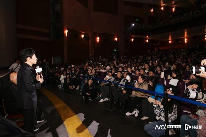 张颂文“回家”,场场爆满!电影《日掛中天》路演韶关站举行