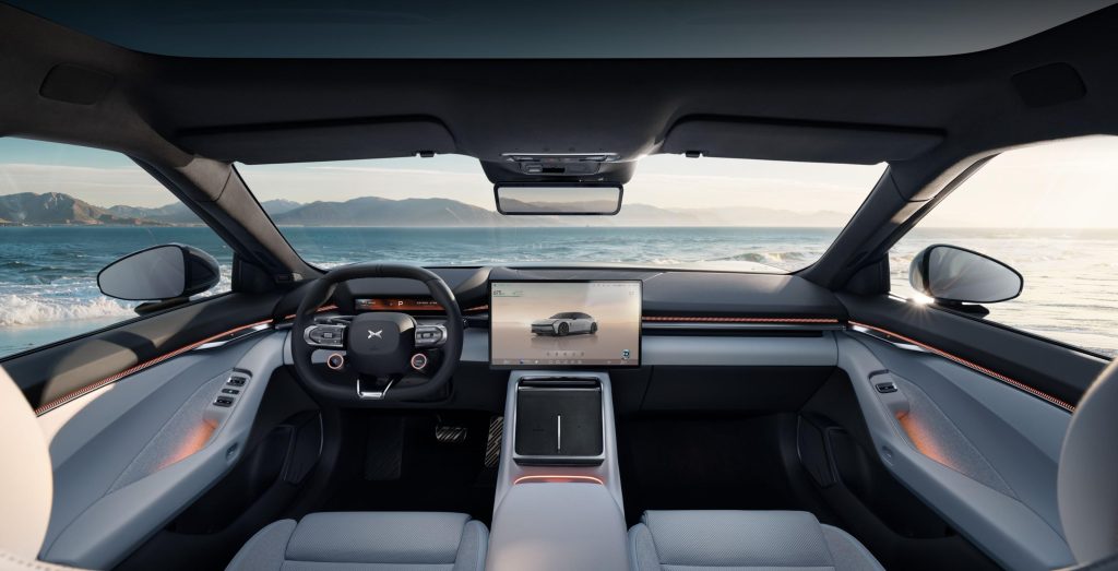 古尔曼：特斯拉车机即将支持苹果 CarPlay，内测已经开始