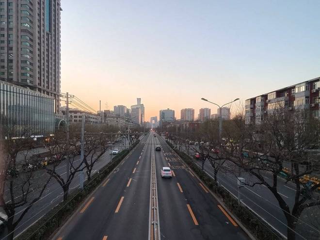 我们试了夸克最新AI眼镜,它能帮阿里打赢流量入口之争吗?