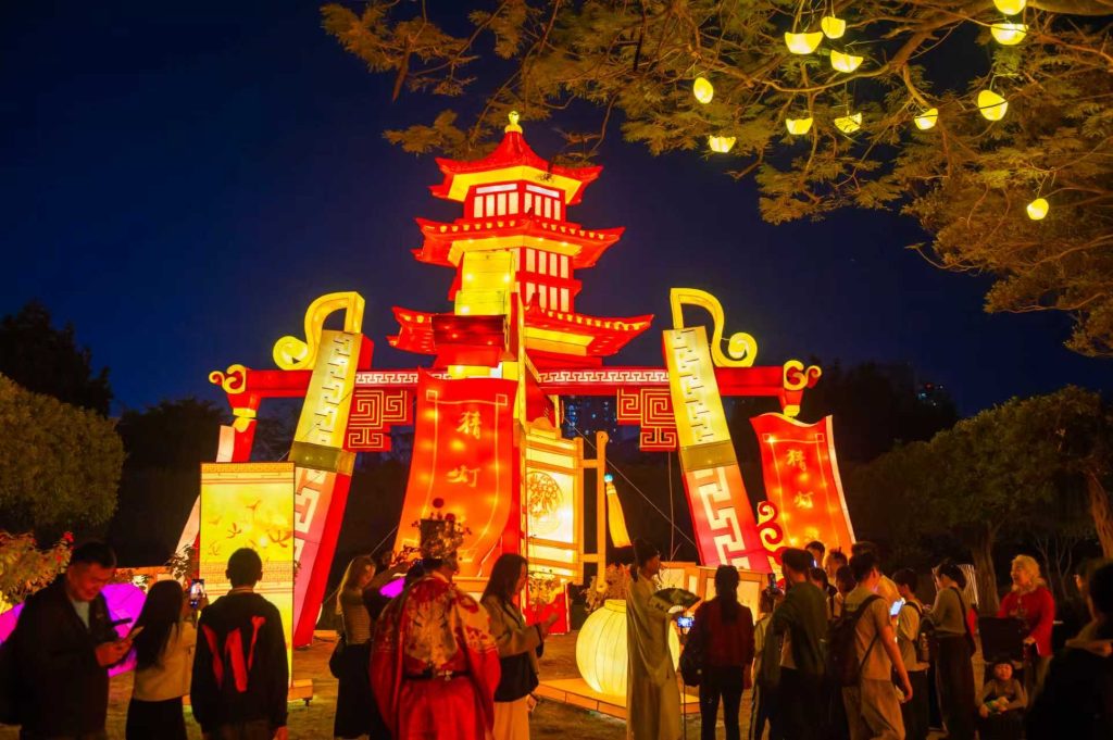 53萬(wàn)㎡燈海點(diǎn)亮非遺<span id=