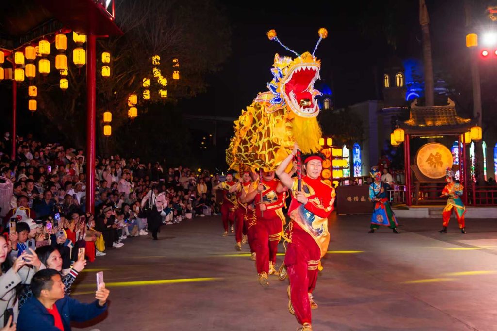 53萬(wàn)㎡燈海點(diǎn)亮非遺<span id=