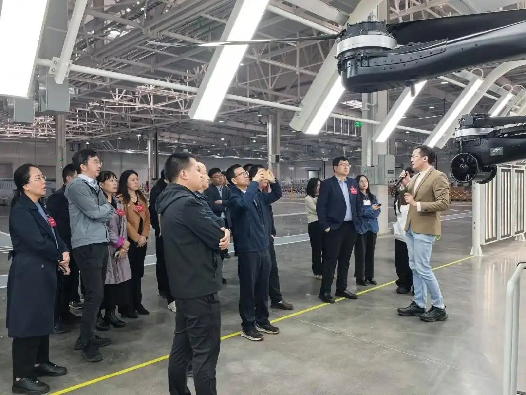 低空经济看广州：代表视察，现场“开方”