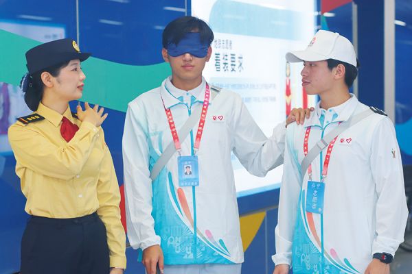 广州地铁志愿者“换位体验”升级服务