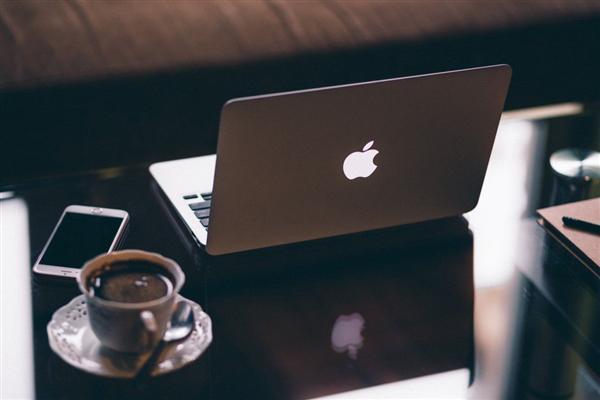 MacOS 26 Bug致显示器闪烁：官方多次更新问题反而更糟！