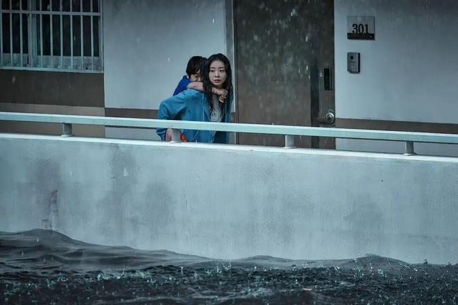 不愧是Netflix ,女神新作实在太炸裂