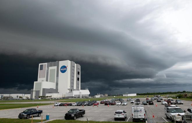 NASA"带病"冲刺月球:除了指望马斯克,美国航天真没招了