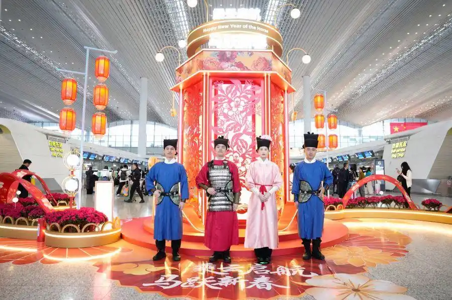 机场人员汉服秀火遍全网，广州白云机场迎春运又“上大分”