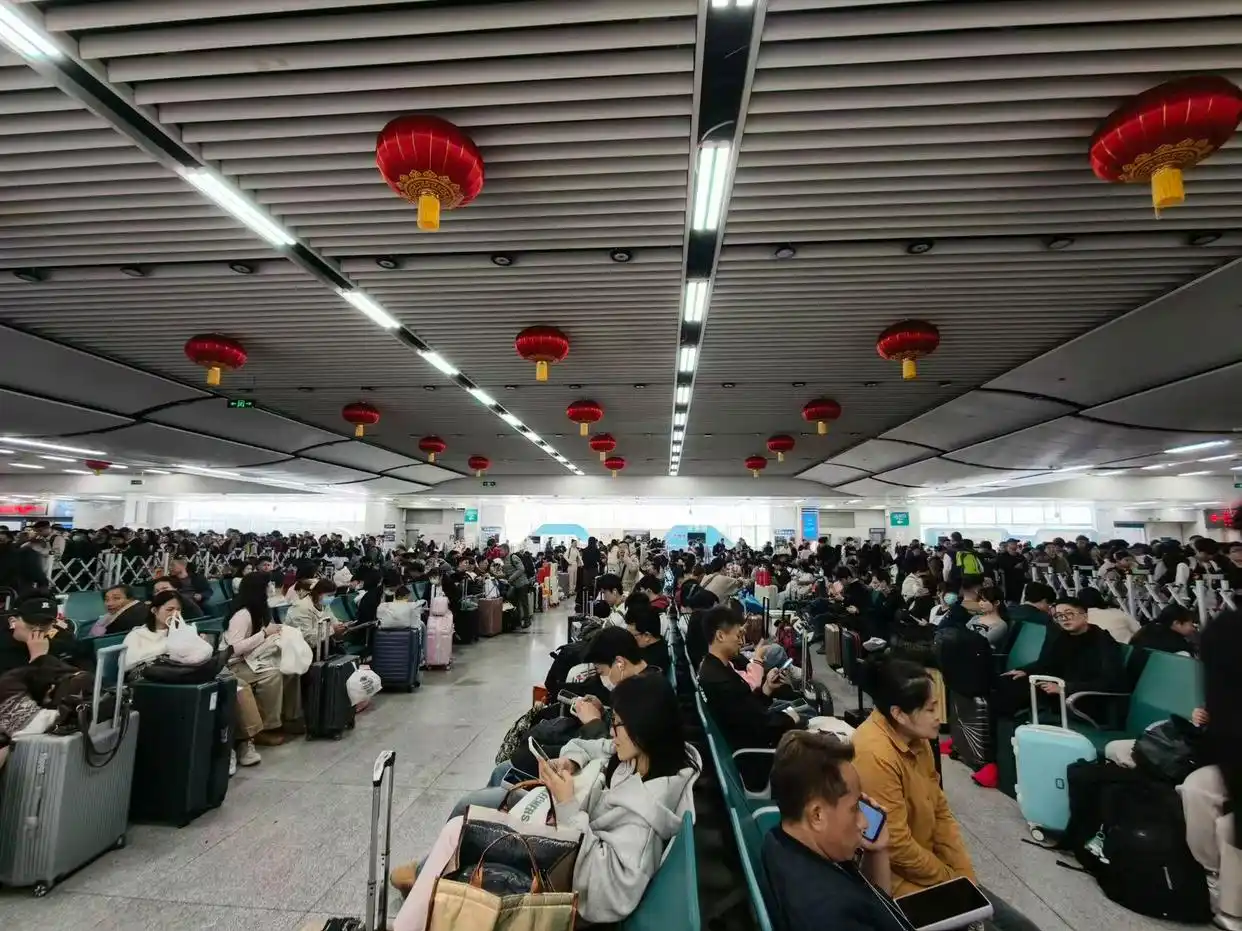 深圳站加大运力保障旅客返乡过节