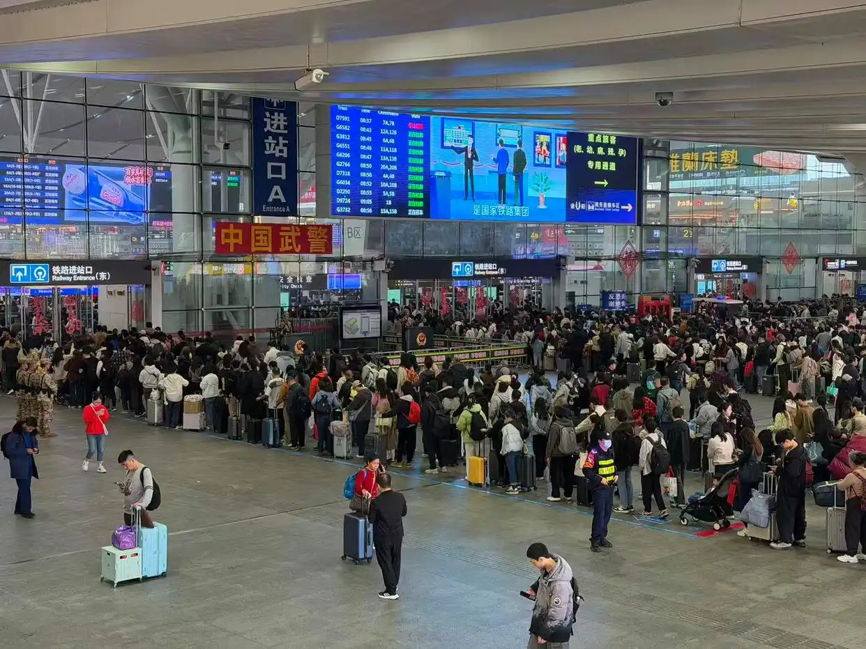 春运客流持续高位 深圳铁路节前13天累计运输旅客超840万人次