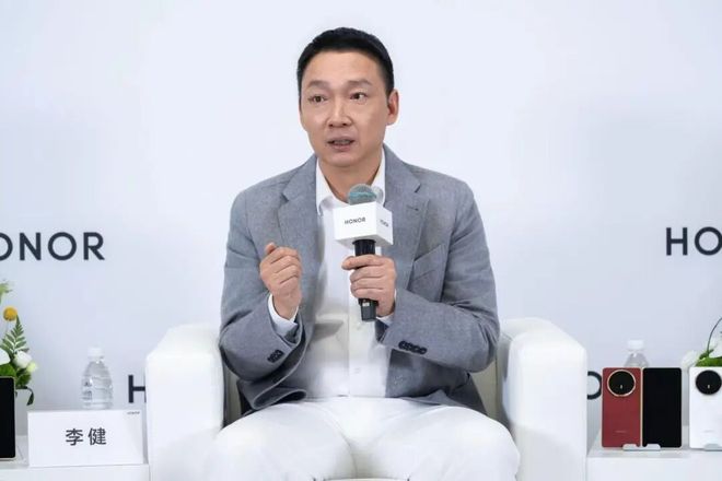 长谈2小时，CEO李健谈荣耀人形机器人，机器人手机，现场还聊了“龙虾”