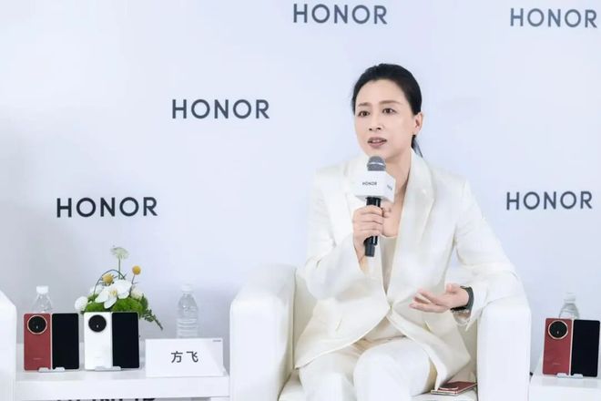 长谈2小时,CEO李健谈荣耀人形机器人,机器人手机,现场还聊了“龙虾”