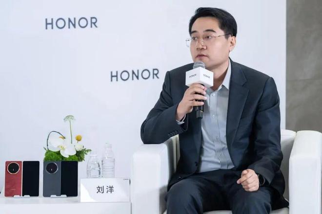 长谈2小时,CEO李健谈荣耀人形机器人,机器人手机,现场还聊了“龙虾”
