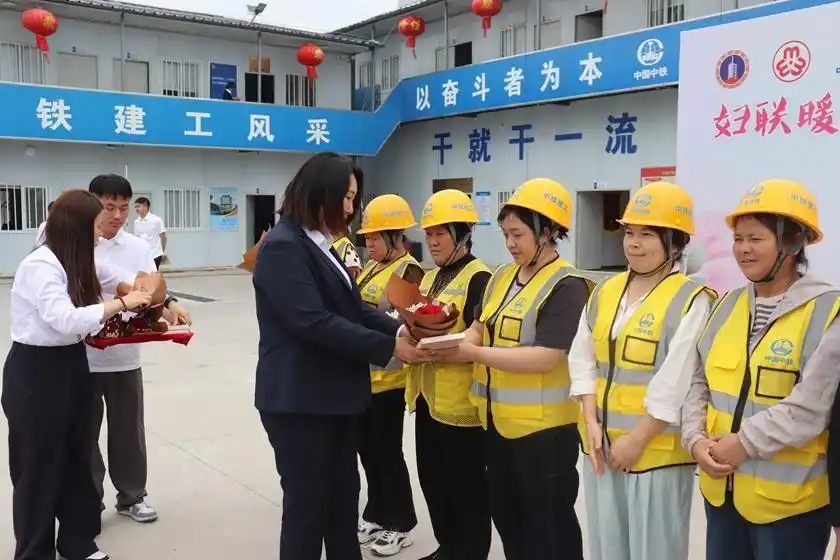 广州市建筑行业妇联走进项目一线送关怀