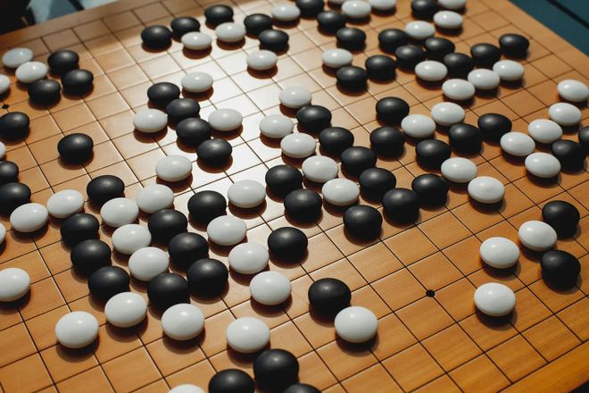 诺奖获得者Hassabis警告：AlphaGo已觉醒，AGI正接管科研