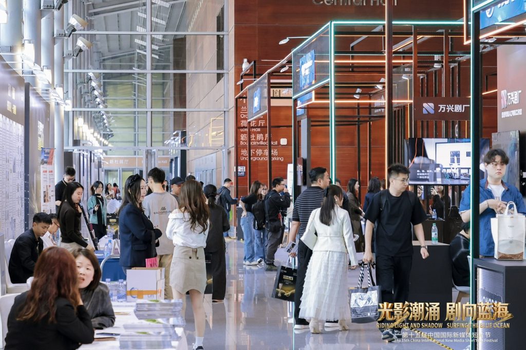 金鹏之夜荣誉揭晓,导演扶持计划重磅公布!第十五届国际短片节盛大启幕,“鹏友圈”再扩容