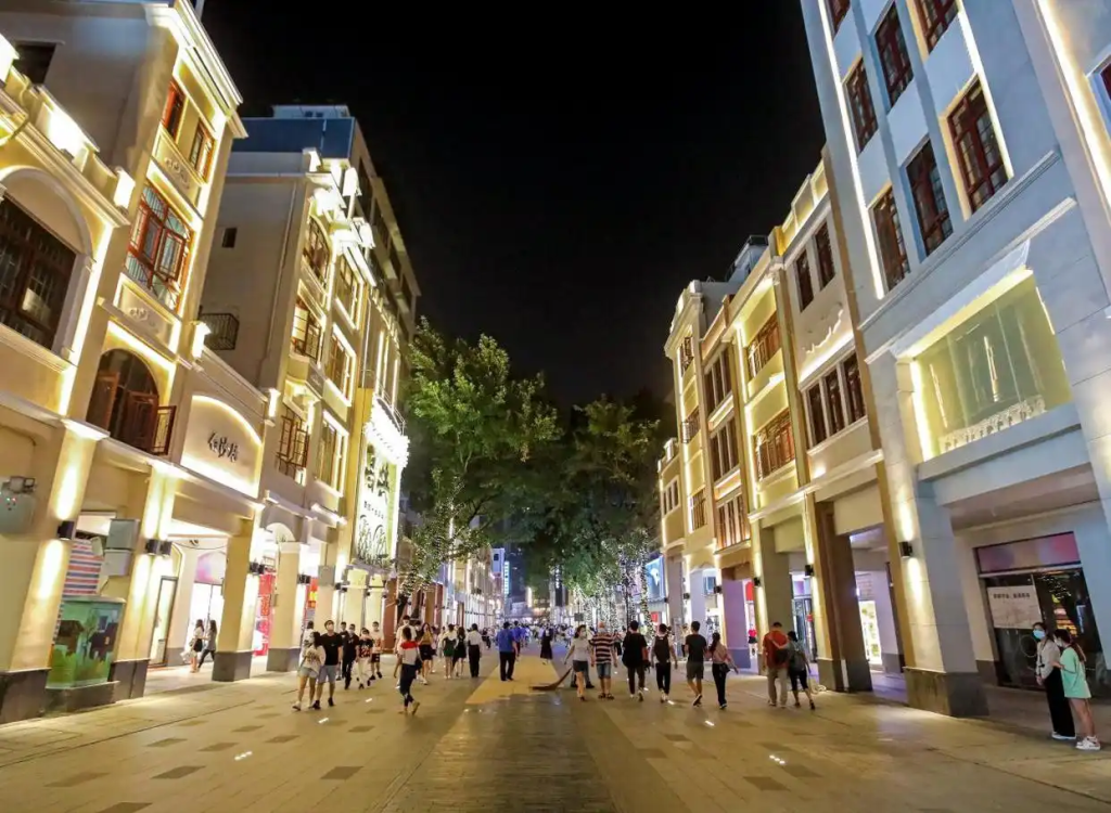 “门前三包”提质升级，广州沿街商户变身“城市管家”
