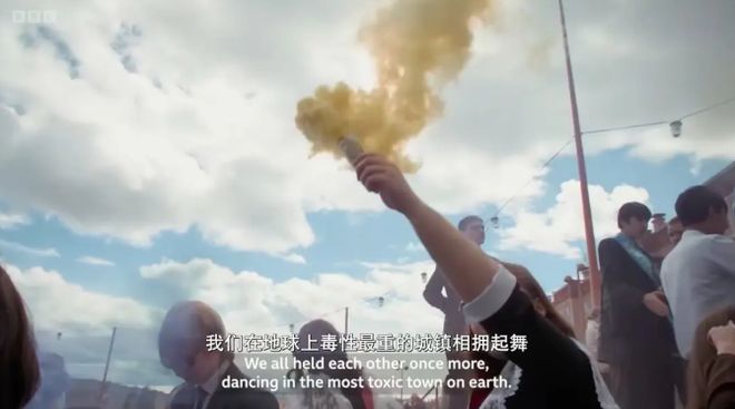 他在俄罗斯偷偷拍了一部电影