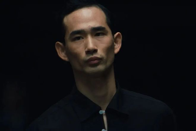 乔什·萨弗迪谈《至尊马蒂》,以及男性为何陷入迷失