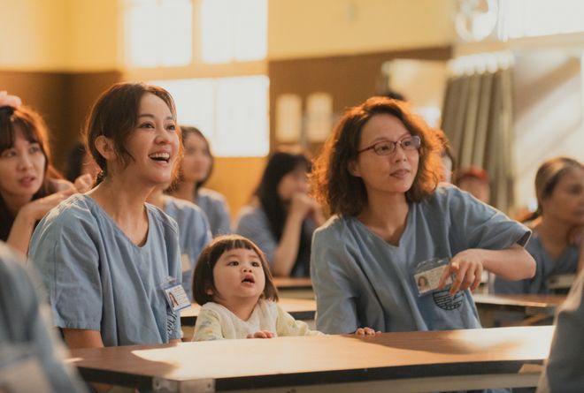 全女电影拿下票房冠军,观众怎么边哭边骂?