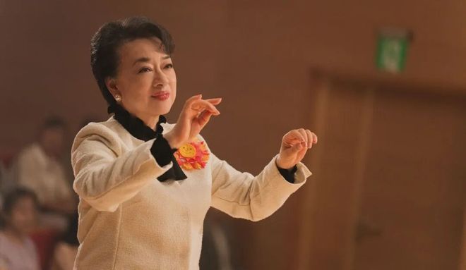 全女电影拿下票房冠军,观众怎么边哭边骂?