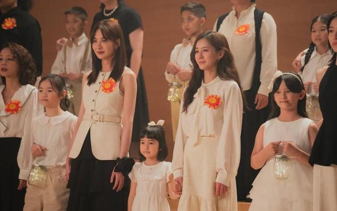 全女电影拿下票房冠军,观众怎么边哭边骂?