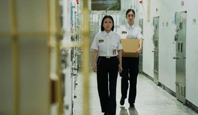 全女电影拿下票房冠军,观众怎么边哭边骂?