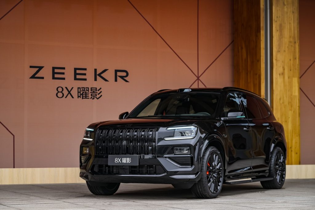 “新公路之王”极氪8X正式上市:限时售价32.98万元起,剑指BBA高性能旗舰