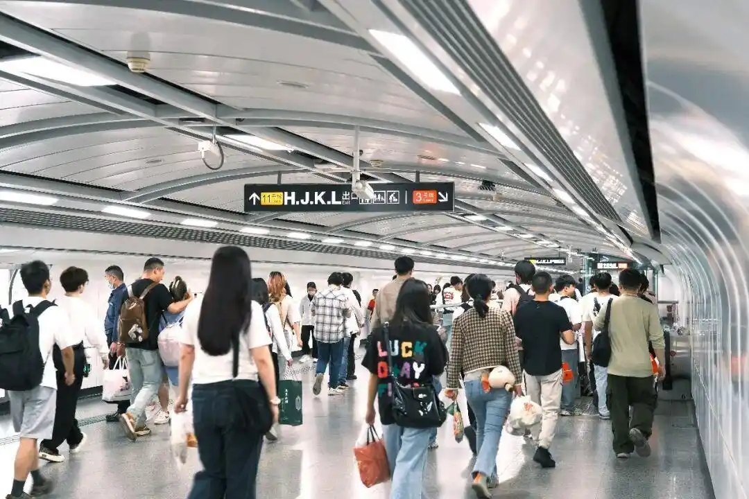 “五一”假期期间，广州地铁多条线路延长运营服务时间